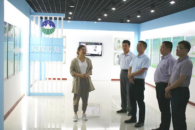     局党委委员、王兴华副局长进一步强调“不忘初心，牢记使命”主题教育的重大意义，同时传达学习了盐城市局、东台市局有关会议精神，最后就当前工作进行布置，要求全体党员干部要坚定不移地把党的纪律和规矩摆在首要位置上，防微杜渐，警钟长鸣；严格按照党纪国法谨慎行事、好好做事，努力成事；时刻紧握法律戒尺、坚守纪律底线，廉洁从政，永葆人民公仆本色。